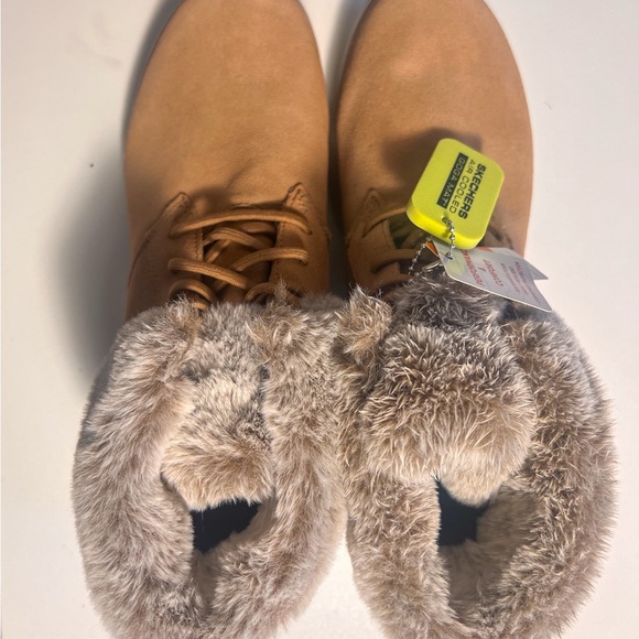 Skechers Women’s On the Go Joy Plush Dreams Boot - Picture 2 of 4